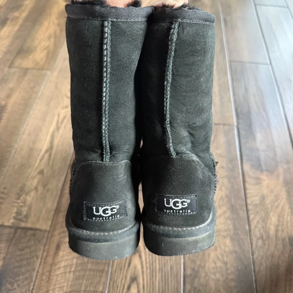 UGG Australia Classic Short Black Suede Shearling Boots Womens Size 10 5825